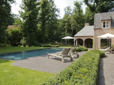 Clay pavers create the perfect transition between nature and the home