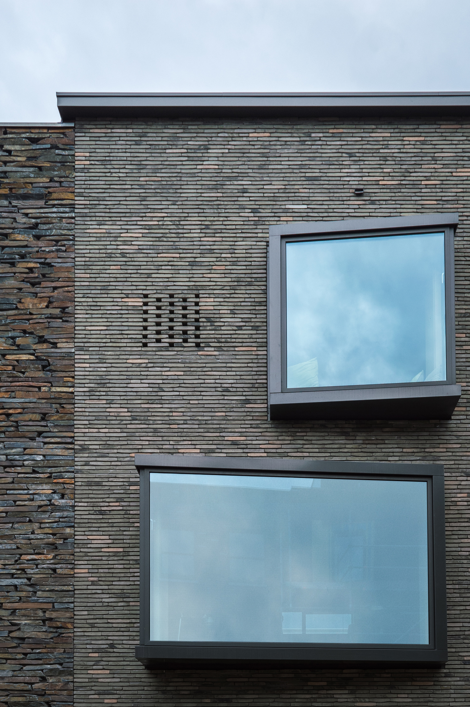 The Hand-Made linea 7036 as a canvas for distinctive bay windows