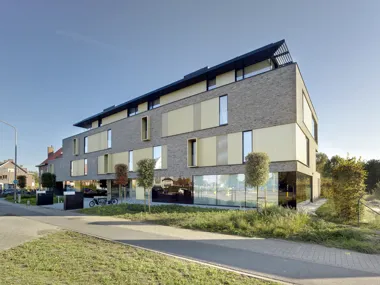 How the fresh-looking Wasserstrich ‘linea 7036’ facing brick fits perfectly within a design