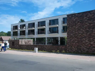 Mix of hand-made facing bricks combines peace and liveliness