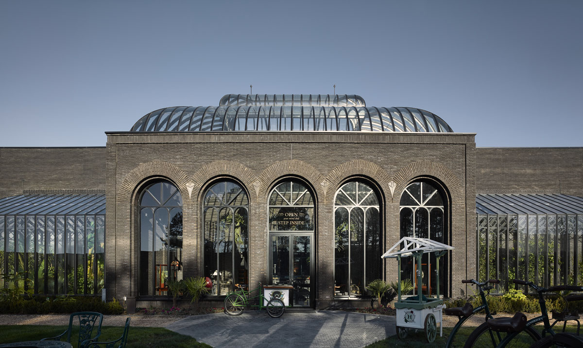 Dark coloured facing brick Linea 7021 strongly relates to the brand of the legendary Hendrick's Gin