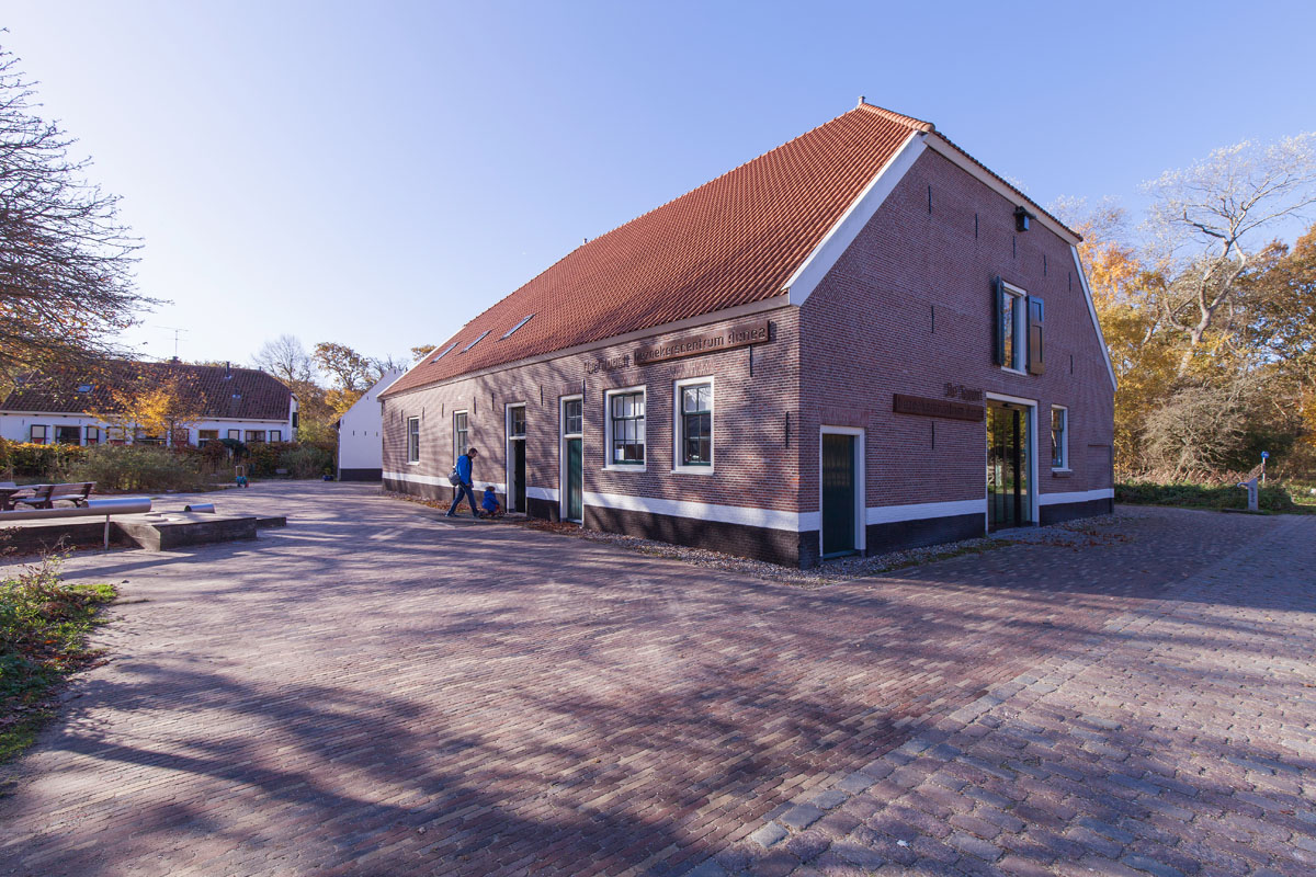 Mix of authentic and sustainable clay pavers ties in with Meijendel’s dune landscape