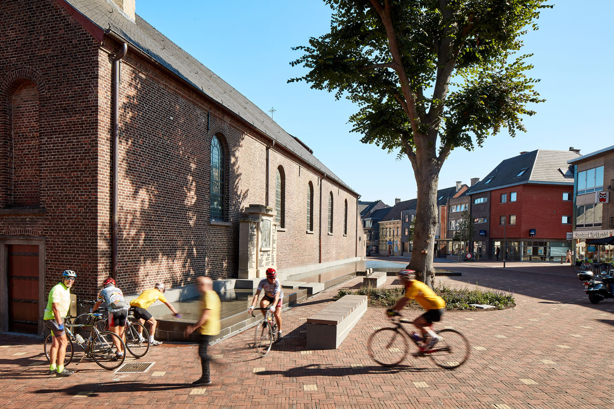 Carpet of clay pavers breathes new life into Brakel town centre