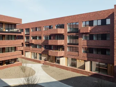 Dark-red monoblock bricks respond to multiformity and diversity of environment of ‘t Sas site