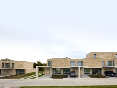 Dehullu Architecten scores with rustic brick in modern design