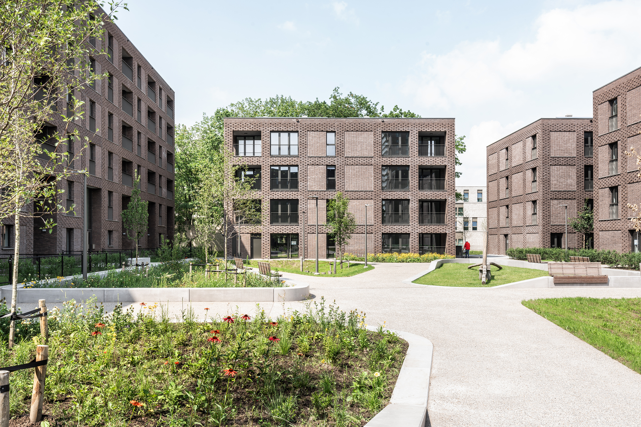 LUCA II: brick architecture combining unity and diversity