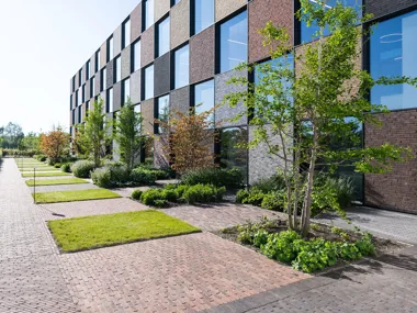 Welcome to the climate-proof outside space at Brickworks Vande Moortel