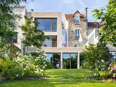 An interplay of two different architectural eras thanks to an extension to a historic building