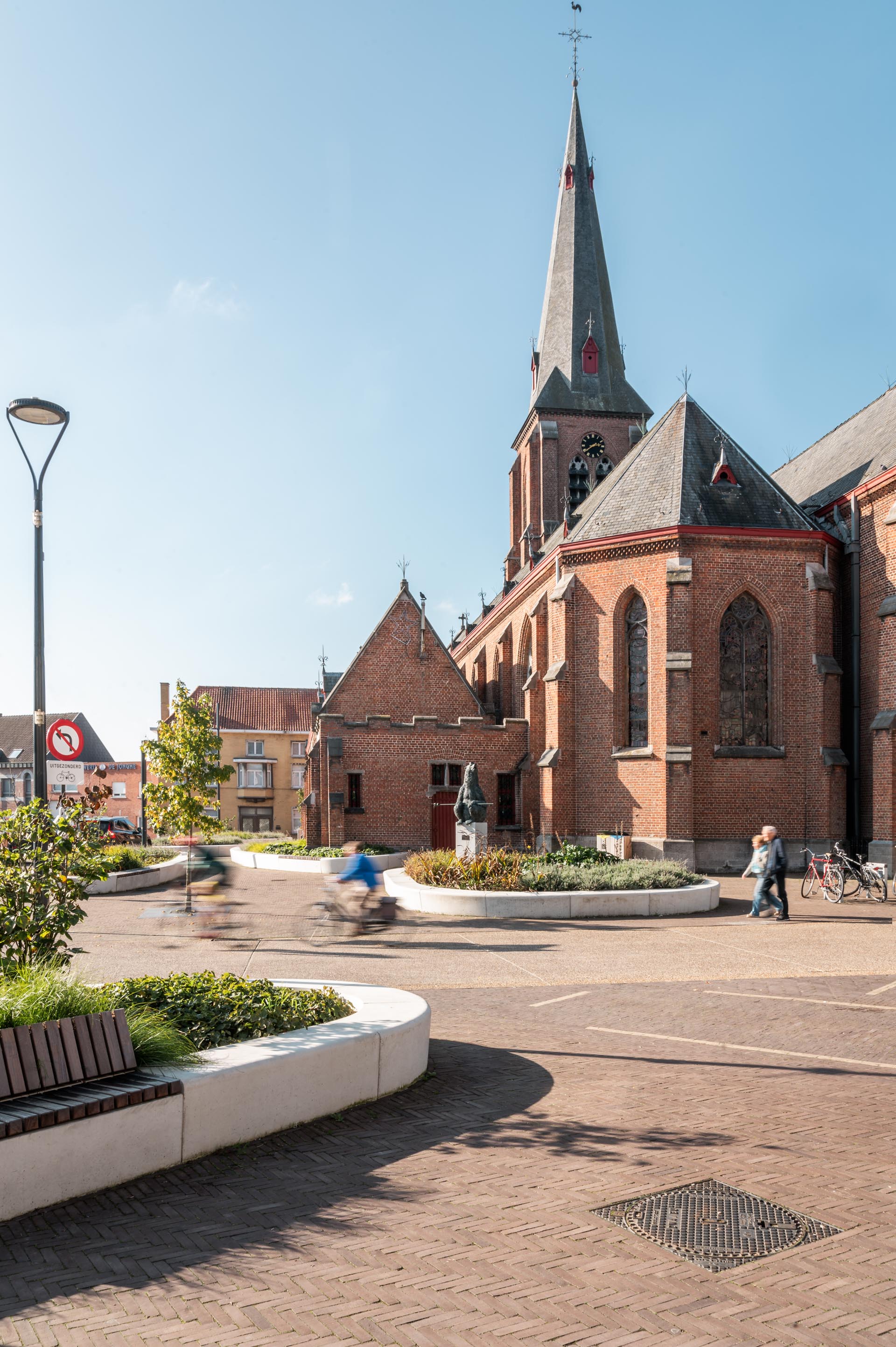 Redevelopment of the market square in Meulebeke: a sustainable balance between greenery and pavement