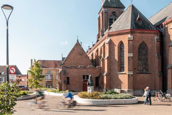 Redevelopment of the market square in Meulebeke: a sustainable balance between greenery and pavement