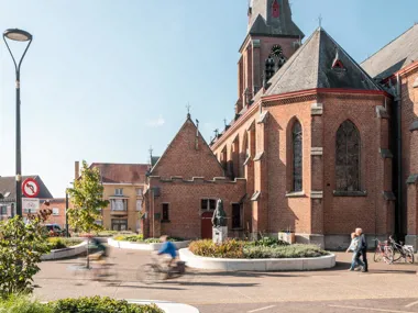 Redevelopment of the market square in Meulebeke: a sustainable balance between greenery and pavement