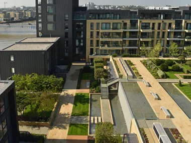 Fulham Riverside is an attractive oasis on the Thames, with its prestigious courtyard garden as its greatest asset