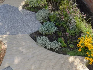 Playful and relaxing oasis of greenery in an urban environment