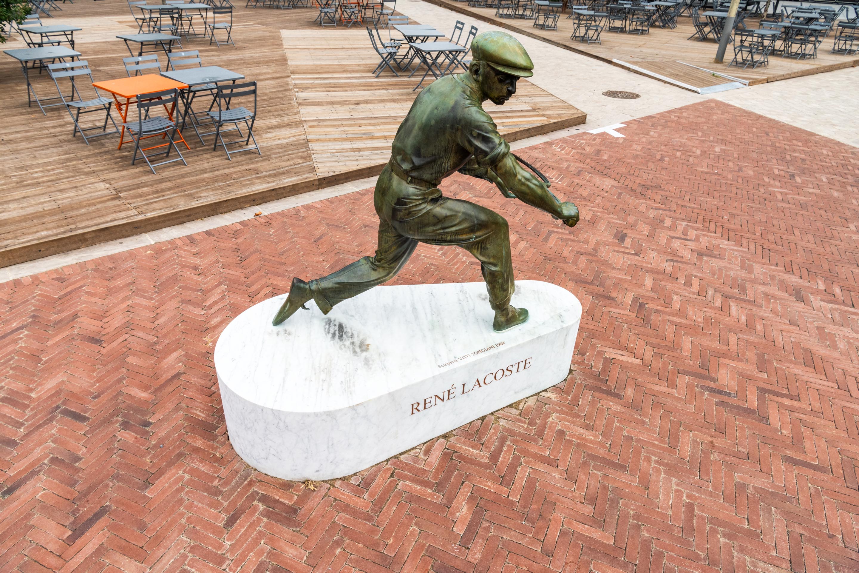 A walk on emblematic mahogany brown among the Four Musketeers of French tennis