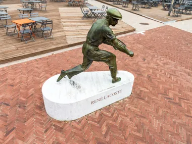 A walk on emblematic mahogany brown among the Four Musketeers of French tennis